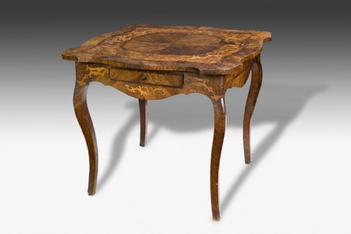Eleganter und seltener Tisch Emilia Rolo 18. Jh.