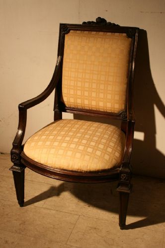 Fauteuil en noyer Louis XVI Parma-Piemonte