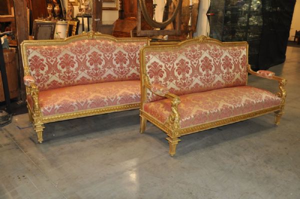 Elegante coppia di divani neoclassici