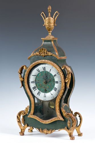 Reloj cartel lacado y dorado Modena sec. XVIII
    