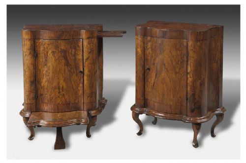Rare paire d'armoires Venise sec. XVIIIème
    