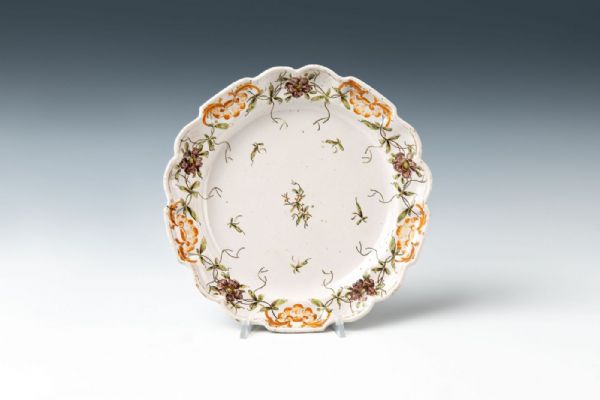 Тарелка из майолики сассуоло 18 век, мануфактура Даллари, Пьетро Лей
    